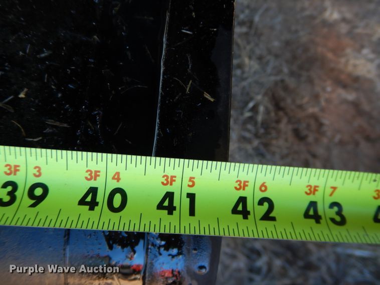 image for item DJ4931 2018 MacDon M1240  windrower