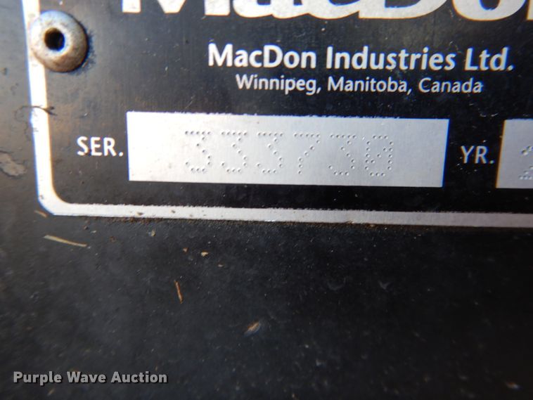 image for item DJ4931 2018 MacDon M1240  windrower