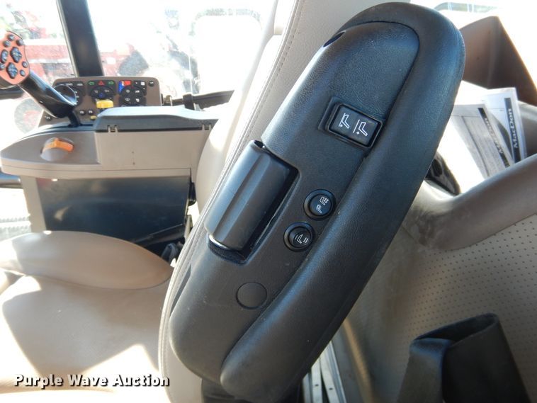 image for item DJ4931 2018 MacDon M1240  windrower