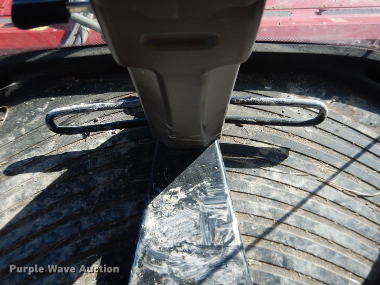 image for item DJ4931 2018 MacDon M1240  windrower