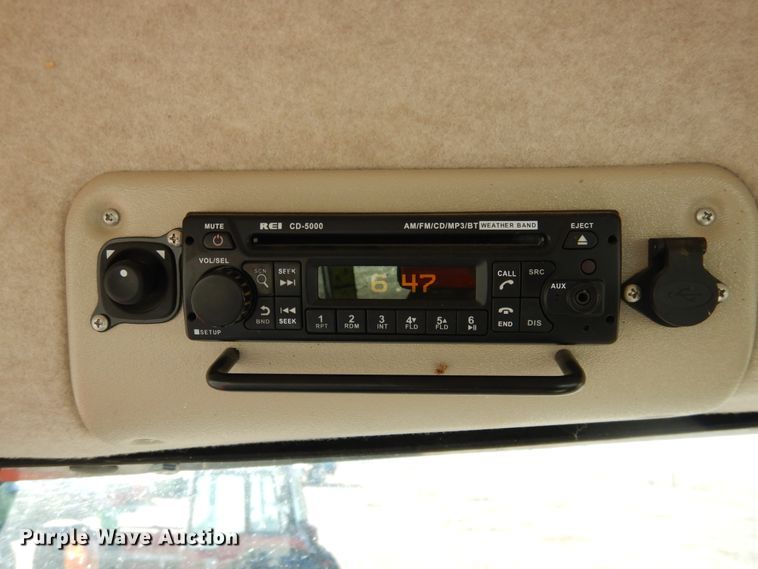 image for item DJ4931 2018 MacDon M1240  windrower