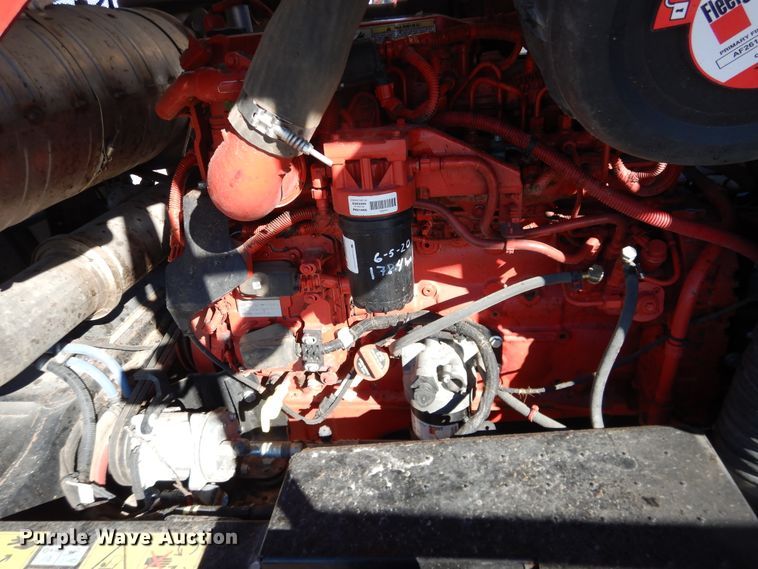 image for item DJ4931 2018 MacDon M1240  windrower