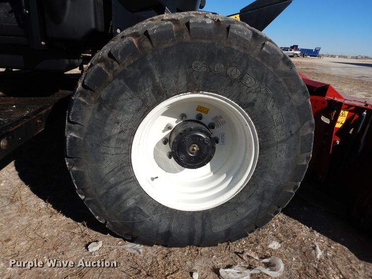 image for item DJ4931 2018 MacDon M1240  windrower