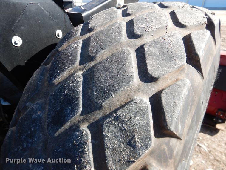 image for item DJ4931 2018 MacDon M1240  windrower