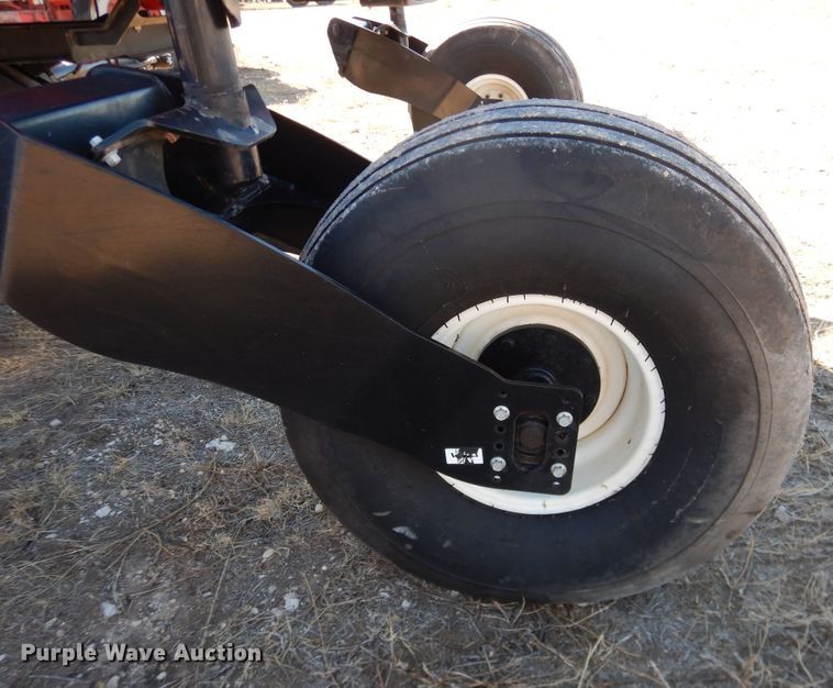 image for item DJ4931 2018 MacDon M1240  windrower