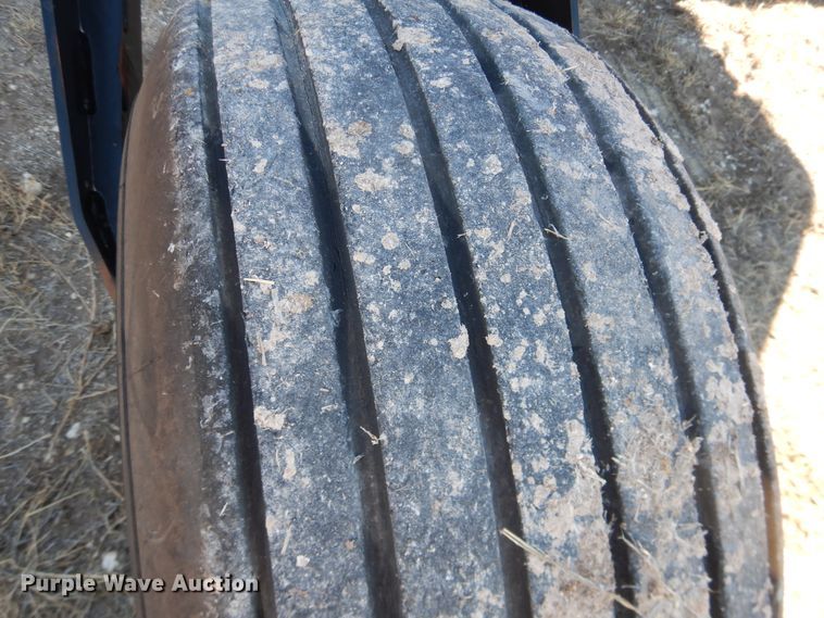 image for item DJ4931 2018 MacDon M1240  windrower