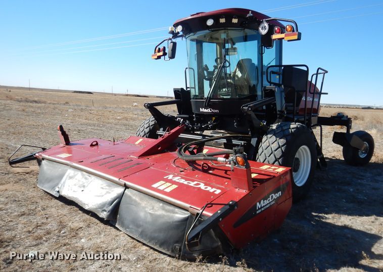 image for item DJ4932 2017 MacDon M1240  windrower