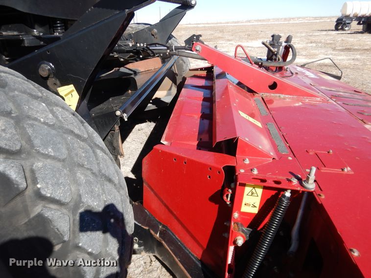 image for item DJ4932 2017 MacDon M1240  windrower