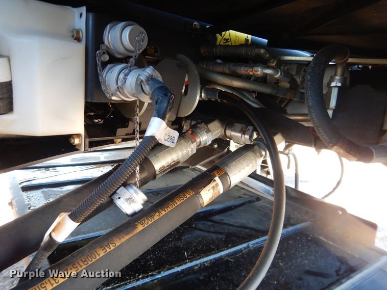 image for item DJ4932 2017 MacDon M1240  windrower