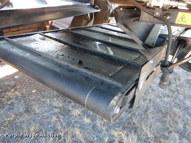 image for item DJ4932 2017 MacDon M1240  windrower