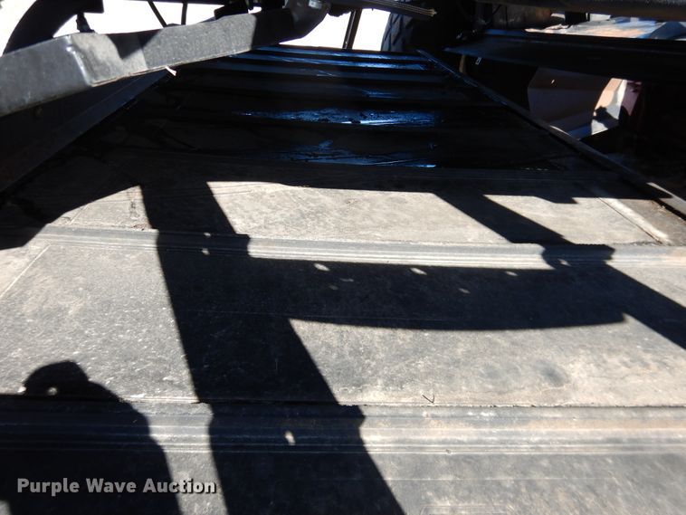 image for item DJ4932 2017 MacDon M1240  windrower