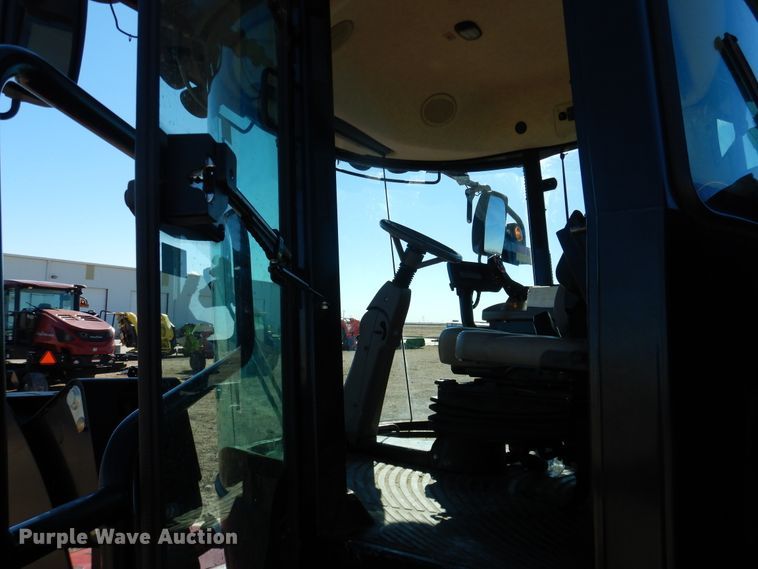 image for item DJ4932 2017 MacDon M1240  windrower