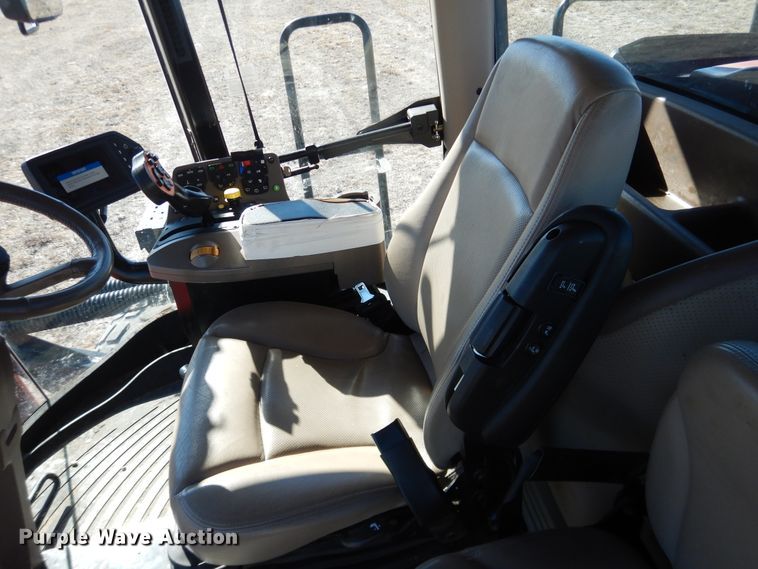 image for item DJ4932 2017 MacDon M1240  windrower