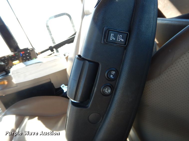 image for item DJ4932 2017 MacDon M1240  windrower