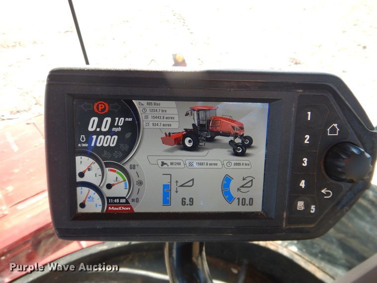 image for item DJ4932 2017 MacDon M1240  windrower