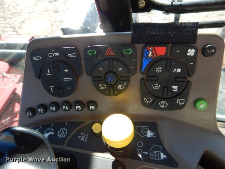 image for item DJ4932 2017 MacDon M1240  windrower