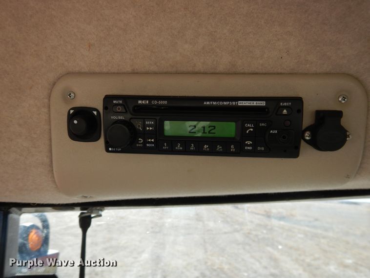 image for item DJ4932 2017 MacDon M1240  windrower