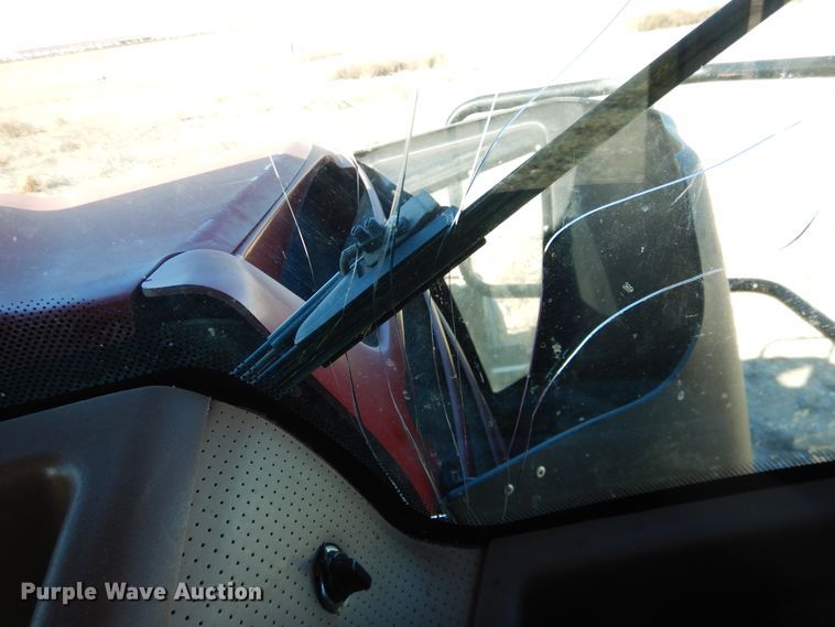 image for item DJ4932 2017 MacDon M1240  windrower