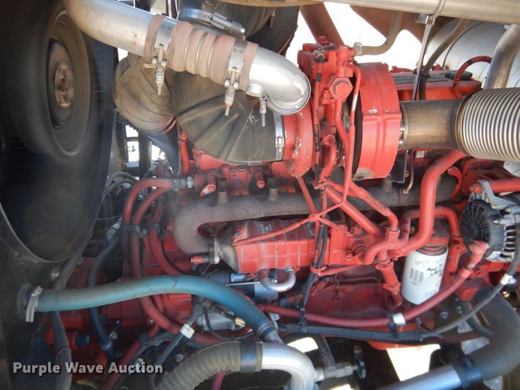 image for item DJ4932 2017 MacDon M1240  windrower