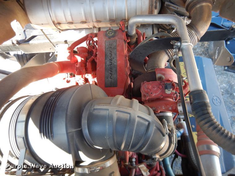 image for item DJ4932 2017 MacDon M1240  windrower