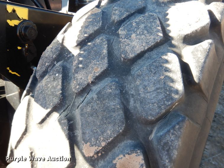 image for item DJ4932 2017 MacDon M1240  windrower