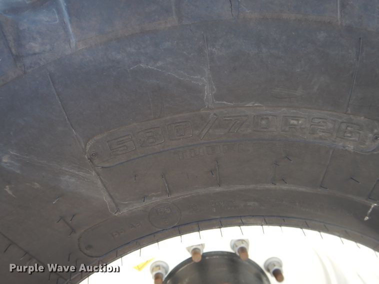 image for item DJ4932 2017 MacDon M1240  windrower