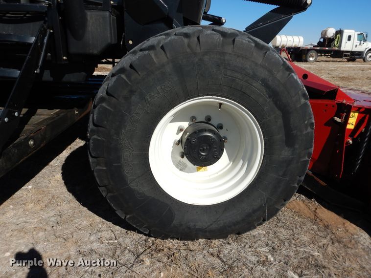 image for item DJ4932 2017 MacDon M1240  windrower