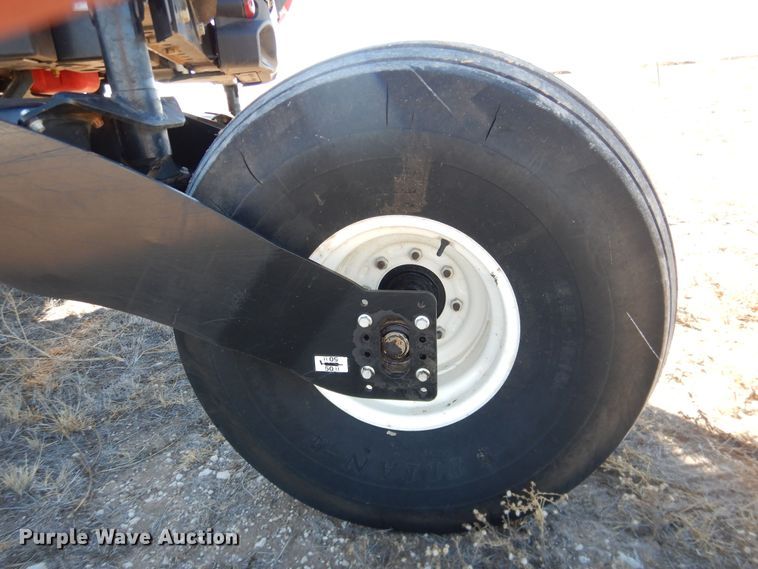 image for item DJ4932 2017 MacDon M1240  windrower