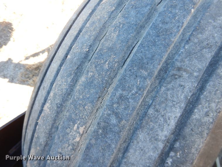 image for item DJ4932 2017 MacDon M1240  windrower