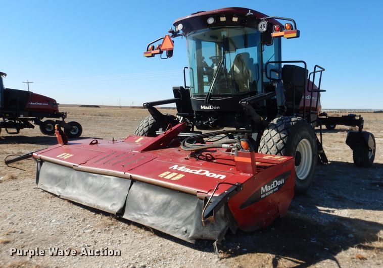 image for item DJ4933 2017 MacDon M1240  windrower