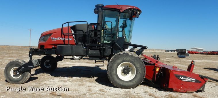 image for item DJ4933 2017 MacDon M1240  windrower