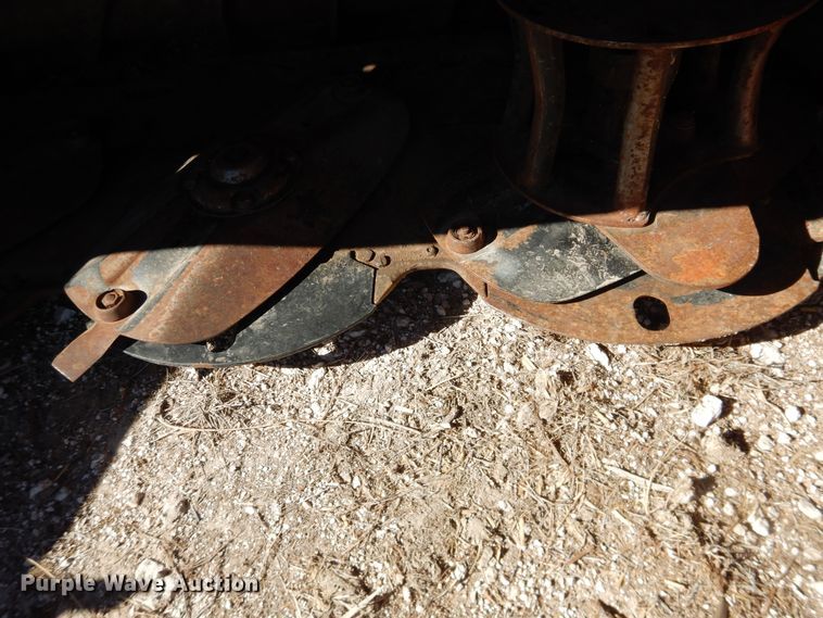 image for item DJ4933 2017 MacDon M1240  windrower