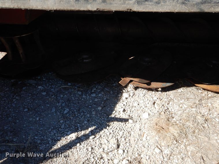 image for item DJ4933 2017 MacDon M1240  windrower