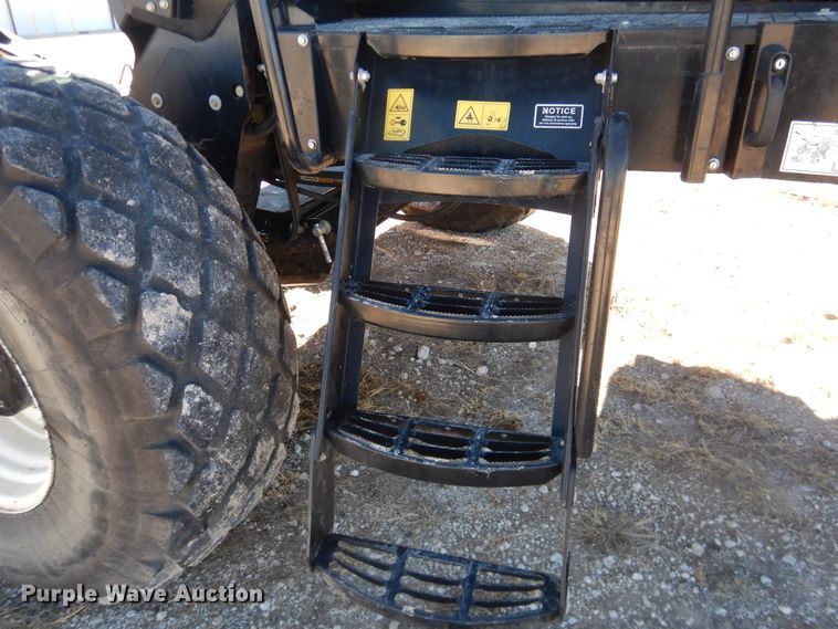 image for item DJ4933 2017 MacDon M1240  windrower