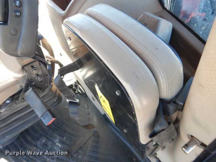 image for item DJ4933 2017 MacDon M1240  windrower