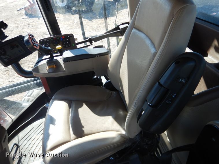 image for item DJ4933 2017 MacDon M1240  windrower