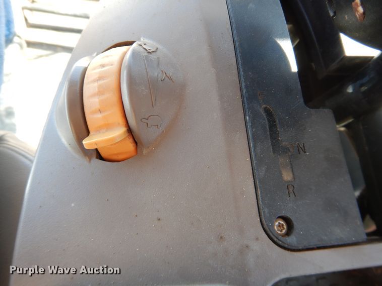 image for item DJ4933 2017 MacDon M1240  windrower