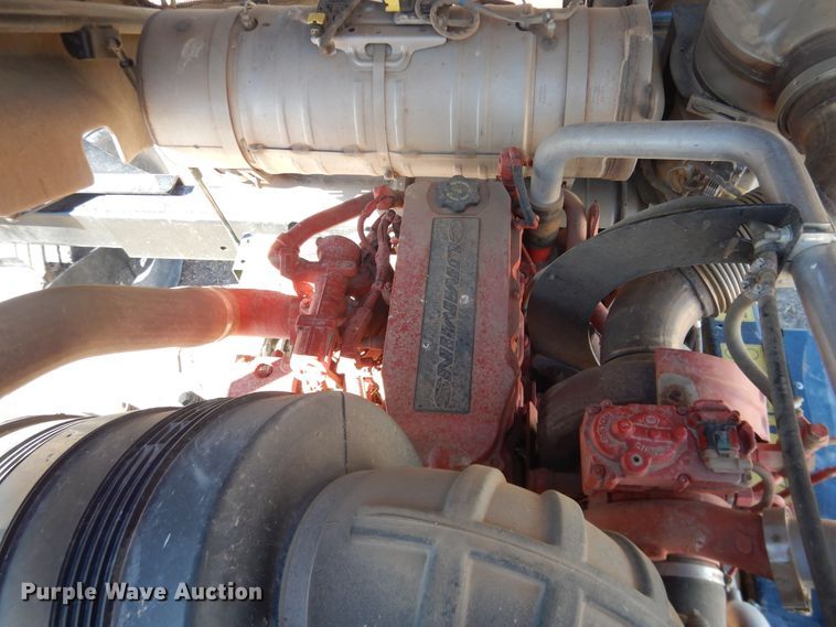 image for item DJ4933 2017 MacDon M1240  windrower