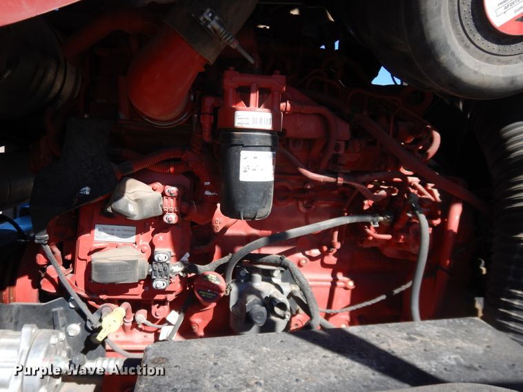 image for item DJ4933 2017 MacDon M1240  windrower