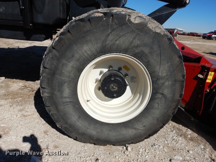 image for item DJ4933 2017 MacDon M1240  windrower