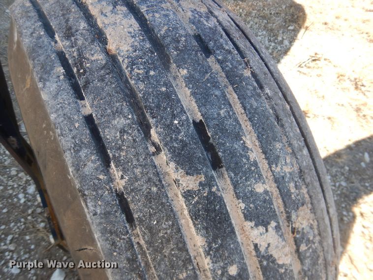 image for item DJ4933 2017 MacDon M1240  windrower