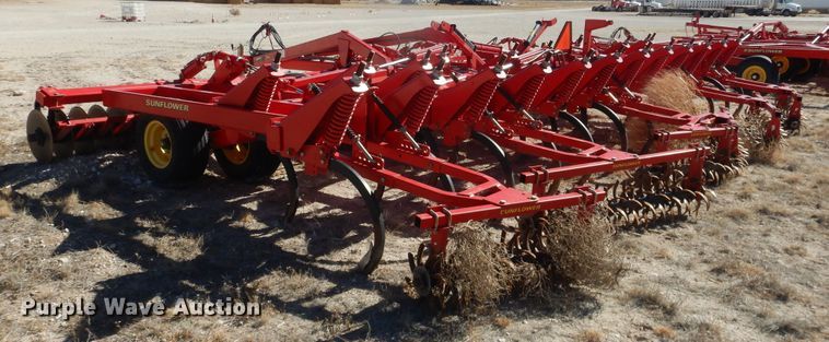 image for item DJ4941 Sunflower 4233  field cultivator