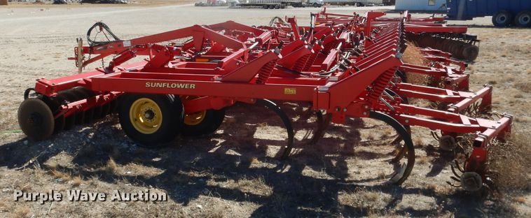 image for item DJ4941 Sunflower 4233  field cultivator