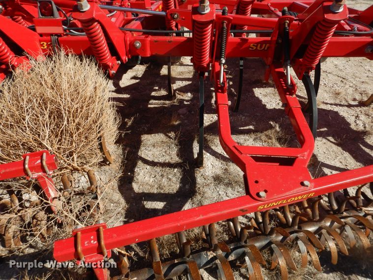 image for item DJ4941 Sunflower 4233  field cultivator