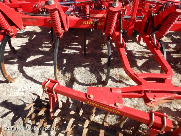 image for item DJ4941 Sunflower 4233  field cultivator