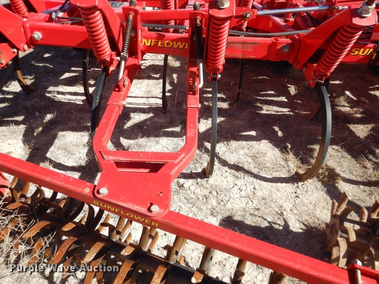 image for item DJ4941 Sunflower 4233  field cultivator