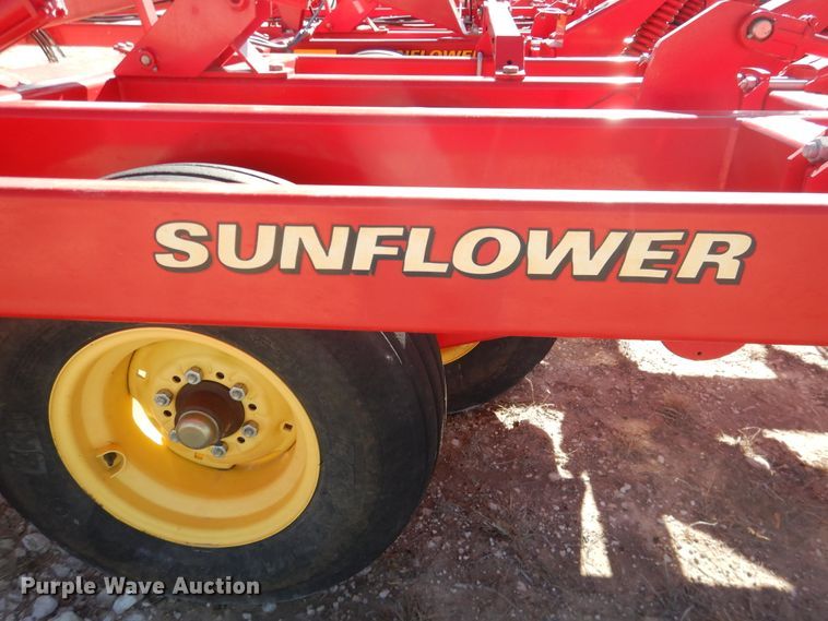 image for item DJ4941 Sunflower 4233  field cultivator