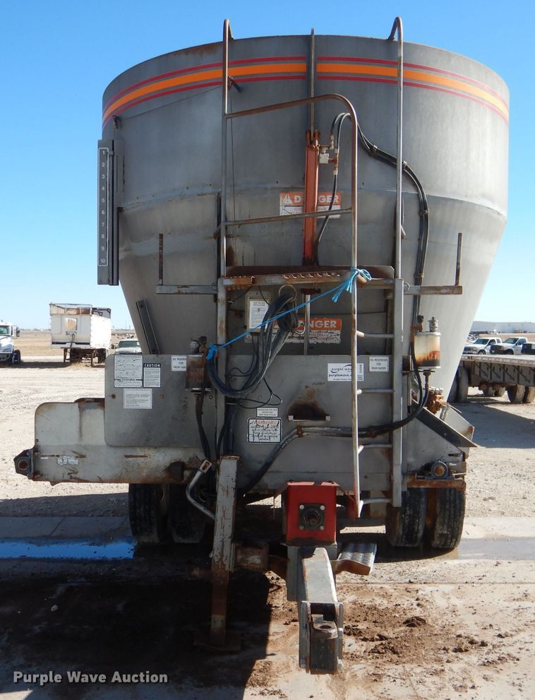 image for item DJ4946 Loewen 1022 feed grinder/mixer