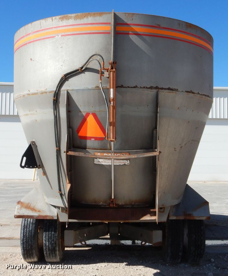 image for item DJ4946 Loewen 1022 feed grinder/mixer