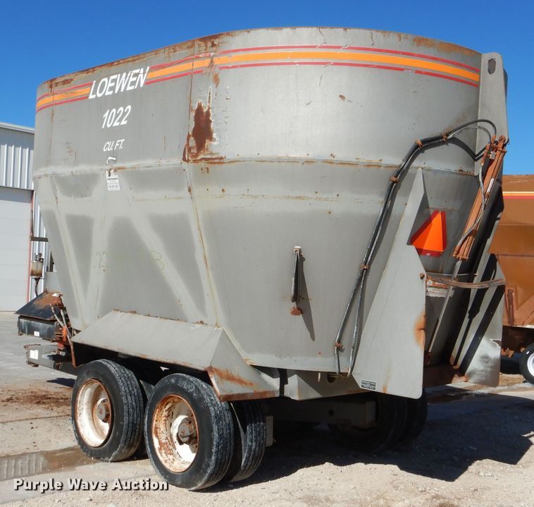 image for item DJ4946 Loewen 1022 feed grinder/mixer